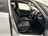 ■ゆとりのある室内空間です♪運転席は高さ調整することができるハイトアジャスターが装備されています!