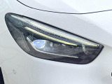 ●LEDヘッドライト:夜間走行時も良好な視界を確保し安心して運転できる高輝度LEDヘッドライトを装備!点灯速度が早く、消費電力も抑えられています。