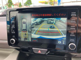 ★全方位モニター★フロント、リア、左右ドアミラー下に設置した4個のカメラから得た情報をコンピューターが解析し、クルマをまるで上空から見下ろしたように路面を映し出します★