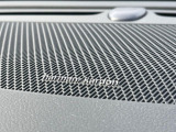 【harman kardon】ハーマンカードンのHi-Fiスペシャリストと共に、モデル別に開発・設計された専用チューニングが臨場感溢れる音響空間を実現しています。