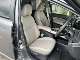 運転席もゆったりとお座り頂けます。