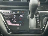 タッチパネル式のオートエアコンです。