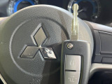 【キーレス】少し離れた場所からでもボタン一つでドアの開錠・施錠ができるのでとっても便利!ドアの鍵穴周りに傷をつけることもありません♪