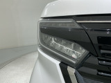 LEDヘッドライトは、点灯の瞬間から最大光量を発揮し、突然暗くなるトンネルなどでの安定感を高めます。