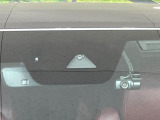 【i-ACTIVESENSE】走行中に前方の車両等を認識し、衝突しそうな時は警報とブレーキで衝突回避と被害軽減をアシスト。より安全にドライブをお楽しみいただけます。