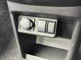 【シートヒーター】運転席にはシートヒーターを装備♪寒い冬にはシートをじんわり温めてくれてドライブも快適ですよ◎エアコンの暖房より早く温まってくれるので重宝しますよ◎