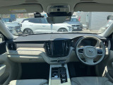 T5 AWD インスクリプション入庫しました!サンルートやベンチレーション機能、マッサージ機能まで快適装備が盛りだくさん!!ボルボが世界に誇る安全装備は標準搭載!スタッフおすすめの一台です♪