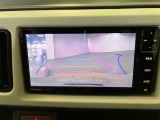 バックギアに入れると、このように後方が映し出されます!駐車の際とても安心!便利!最終確認はご自身の目と耳で必ず行ってください!