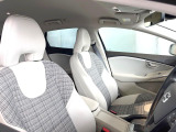 VOLVOのシートは人間工学に基づいた設計となっており、長時間の運転でも疲れにくいと定評があります。
