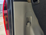 荷室にも便利なフックが付いています!
