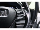 Hondaセンシングの機能のひとつ、アダプティブクルーズコントロール付!アクセルから足を離しても設定したスピードと前車との車間を保ち走行してくれます!車線維持もアシスト☆高速道路で疲労軽減ですね☆