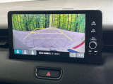 【バックカメラ】駐車時に後方がリアルタイム映像で確認できます。大型商業施設や立体駐車場での駐車時や、夜間のバック時に大活躍!運転スキルに関わらず、今や必須となった装備のひとつです!