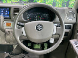 インテリアに合わせたデザインのステアリングは、運転される方のことも考え、運転しやすい形状、大きさです。是非一度、実際に触ってお確かめください。