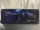 カメラが車線を認識してはみ出しそうになるとステアリングアシストが介入するレーン・キープ・アシストシステムを装備しております。お好みで作動・非作動の設定も可能です。