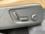 【メモリー機能付きパワーシート】ドライバーごとに設定したシート位置を記憶して、ボタン一つで切り替えできる便利な機能!運転する方が複数名いらっしゃるご家庭におすすめです。