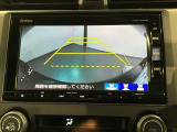 リバースギアに入れるだけで後方の表示へ切り替わります。夜間や雨の日の駐車も楽になりますよ。