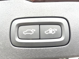 【パワーバックドア】スマートキーや運転席のボタンを押すだけでリアゲートが自動で開閉します!荷物を持っている時や、高い位置にあるバックドアを閉める際に便利な機能です。