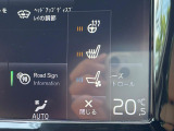 【シートベンチレーション】夏場は涼しい風でお尻や背中の熱・ムレを防ぎ、冬にはエアコンよりも早く温まってポカポカに!レザーシートにうれしい装備で、どんな季節も快適にお過ごしいただけます。