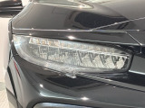 LEDヘッドライトは、点灯の瞬間から最大光量を発揮し、突然暗くなるトンネルなどでの安定感を高めます。