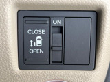 【パワースライドドア】スマートキーや運転席のスイッチでスライドドアの開閉が可能♪電動だから力を入れてドアを開ける必要が無く、小さいお子様でも、重い荷物を持っている時もラクに開け閉めできます♪