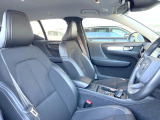 VOLVOのシートは人間工学に基づいた設計となっており、長時間の運転でも疲れにくいと定評があります。当店ではモデルにより試乗可能なお車もご用意しておりますので、ぜひ座り心地をご体感ください。