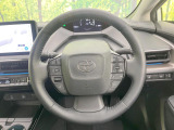 インテリアに合わせたデザインのステアリングは、運転される方のことも考え、運転しやすい形状、大きさです。是非一度、実際に触ってお確かめください。
