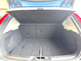 普段のお買い物や通勤、送迎等に十分な荷室スペースを確保しております。セカンドシートを倒すと、大きな荷物の積載も可能です。