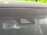 【トヨタセーフティセンス】走行中に前方の車両等を認識し、衝突しそうな時は警報とブレーキで衝突回避と被害軽減をアシスト。より安全にドライブをお楽しみいただけます。