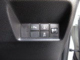 パーキングセンサーや横滑りを防ぐVSA等のスイッチ類は運転席の右側、手の届きやすい位置にあります。