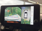 【パノラミックビューモニター】専用のカメラにより、上から見下ろしたような視点で360度クルマの周囲を確認することができます☆死角部分も確認しやすく、狭い場所での切り返しや駐車もスムーズに行えます。