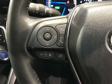 ステアリングスイッチ付き。前方から目を離すことなく操作することが可能です。