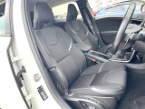 VOLVOのシートは人間工学に基づいた設計となっており、長時間の運転でも疲れにくいと定評があります。当店ではモデルにより試乗可能なお車もご用意しておりますので、ぜひ座り心地をご体感ください。