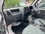 当社の車両は基本的に現状販売となりますので現車確認をお願い致します。遠方で現車確認ができない場合はノークレームノーリターンとなります。また外出が多いのでご来店の際は事前にご連絡をお願いいたします。