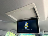 【フリップダウンモニター】大画面モニターで後席でもエンタメをお楽しみいただけます。小さなお子様にも大人気の装備です♪