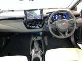 運転席周りのレイアウトをご覧ください。ナビゲーションが綺麗に装着されすっきり収まってますね!