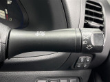 【オートライト(AUTO)】外の明るさをシステムが感知して、自動でヘッドライトが点灯します。ヘッドライトをつけ忘れを防ぐ便利機能です。