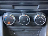 余計な操作の手間が無いフルオートエアコン。車内を常に快適な温度で保ちます!!