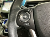 ステアリングにオーディオ操作スイッチが付いています。オーディオ画面に直接タッチしなくても操作が出来ますので、運転に集中できます。