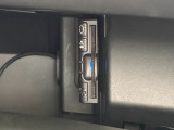 有料道路をキャッシュレスで通行できるETC車載器付きです。運転席足元に設置されています。ETCセットアップ費用は含まれておりません。別途必要となります。