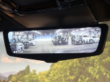 【デジタルインナーミラー】後席の大きな荷物や同乗者で後方が確認しづらい時でも安心!カメラが撮影した車両後方の映像をルームミラー内に表示。クリアな視界で状況の確認が可能です!