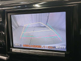 駐車が苦手な方でも安心のバックガイドモニター搭載。 後方の映像をクリアに表示し、ガイドラインで車庫入れや縦列駐車をしっかりサポート。毎日の運転がぐっとラクになります。
