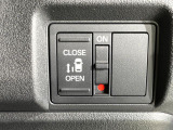 【パワースライドドア】スマートキーや運転席のスイッチでスライドドアの開閉が可能♪電動だから力を入れてドアを開ける必要が無く、小さいお子様でも、重い荷物を持っている時もラクに開け閉めできます♪