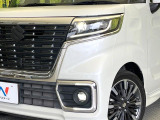 【LEDヘッドライト】悪天候や夜間走行時も良好な視界を確保し安心して運転できる高輝度LEDヘッドライトを装備!点灯速度が早く、消費電力も抑えられています。