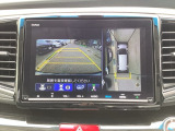 カメラで映した周囲の映像をナビゲーション画面に表示し、ドライバーの死角を減らすことで運転負荷を軽減するマルチビューカメラシステム装備です!リアトラフィックモニター付きでさらに安心ですね!