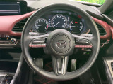 【純正革巻きステアリング】上質な革を使用することで、手にしっかり馴染みとても運転しやすいハンドルです♪