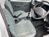 当社の車両は基本的に現状販売となりますので現車確認をお願い致します。遠方で現車確認ができない場合はノークレームノーリターンとなります。また外出が多いのでご来店の際は事前にご連絡をお願いいたします。
