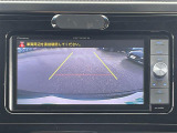 【バックモニター】後ろのカメラの映像をモニターに映し出すことができます!後方の見えない死角や、障害物との距離感をしっかり確認することができます!駐車が苦手な方におすすめです。