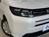【LEDヘッドライト】悪天候や夜間走行時も良好な視界を確保し安心して運転できる高輝度LEDヘッドライトを装備!点灯速度が早く、消費電力も抑えられています。