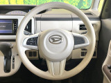 インテリアに合わせたデザインのステアリングは、運転される方のことも考え、運転しやすい形状、大きさです。是非一度、実際に触ってお確かめください。