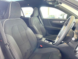 VOLVOのシートは人間工学に基づいた設計となっており、長時間の運転でも疲れにくいと定評があります。当店ではモデルにより試乗可能なお車もご用意しておりますので、ぜひ座り心地をご体感ください。